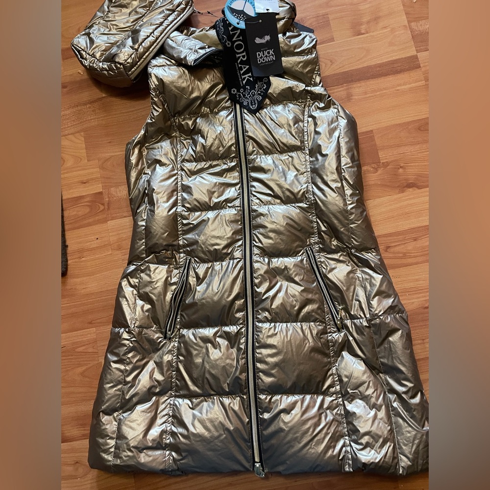 Anorak nwt gold duck down vest! Beautiful.